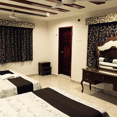 Hostal Kin-Beh Vandrarhem Valladolid  Exteriör bild