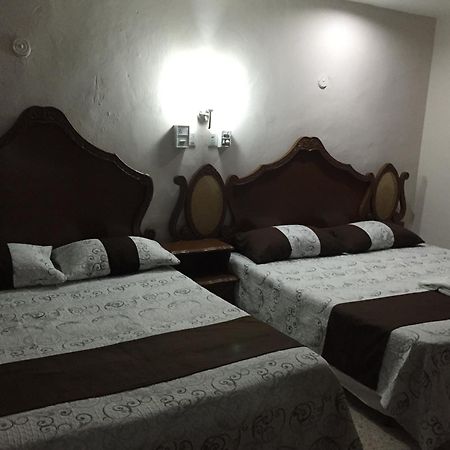 Hostal Kin-Beh Vandrarhem Valladolid  Exteriör bild