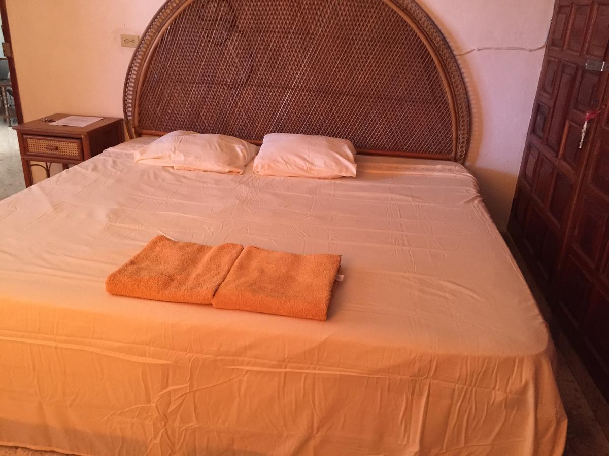 Hostal Kin-Beh Vandrarhem Valladolid  Exteriör bild