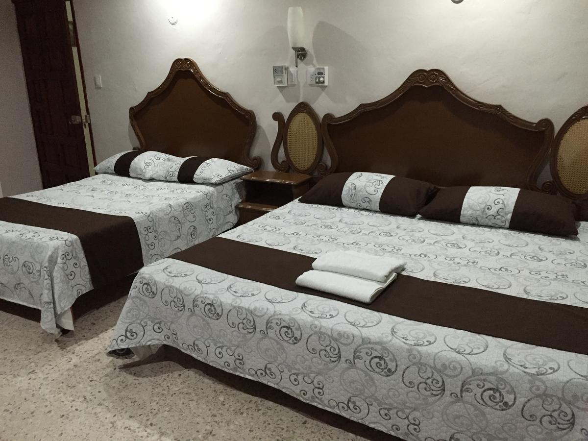 Hostal Kin-Beh Vandrarhem Valladolid  Exteriör bild