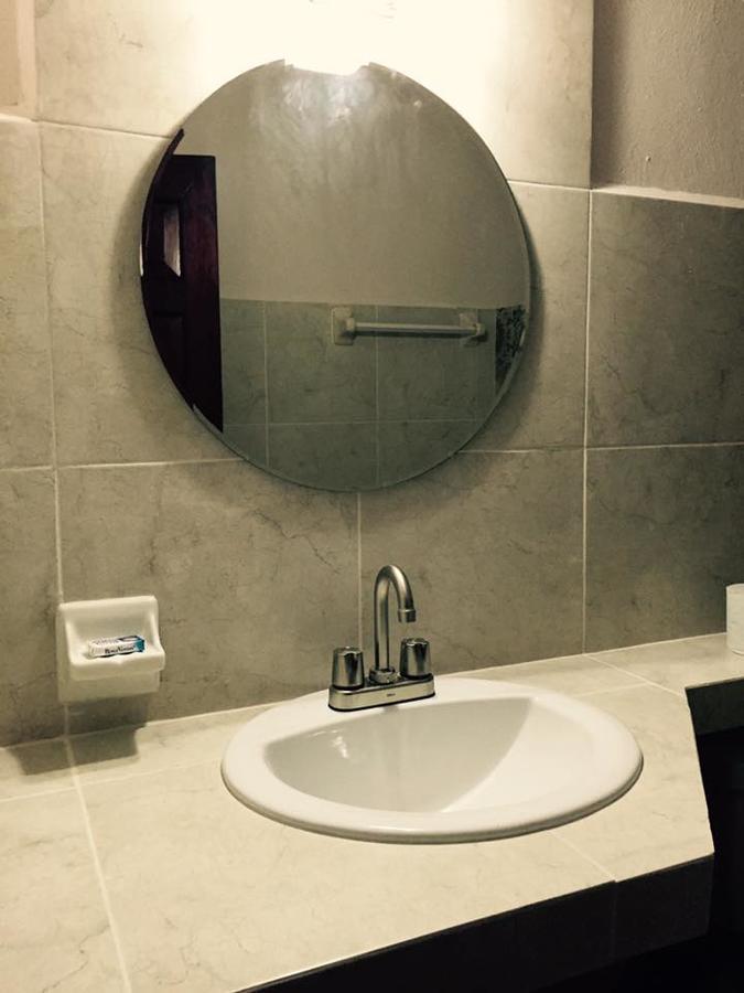 Hostal Kin-Beh Vandrarhem Valladolid  Exteriör bild