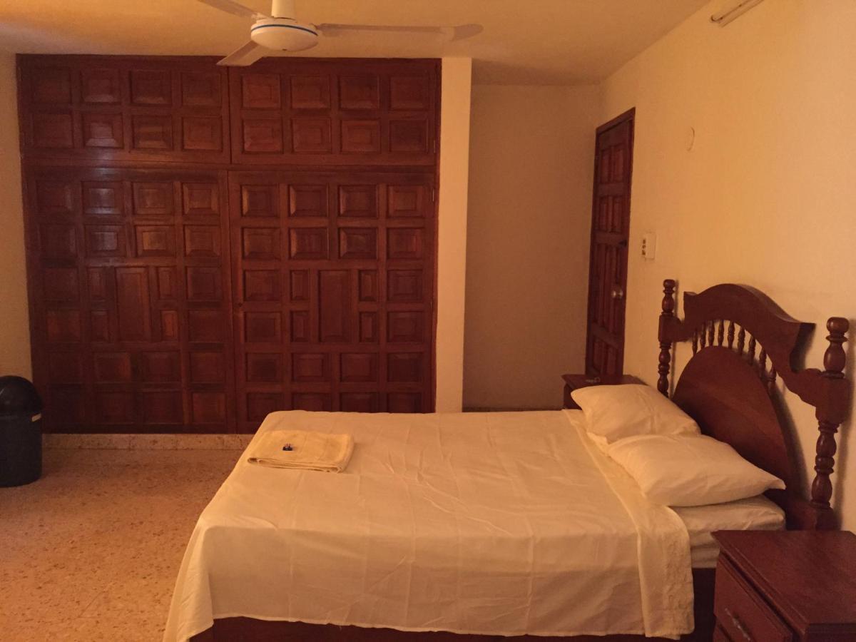Hostal Kin-Beh Vandrarhem Valladolid  Exteriör bild