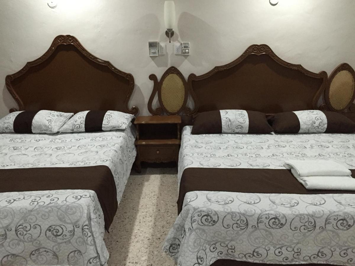 Hostal Kin-Beh Vandrarhem Valladolid  Exteriör bild