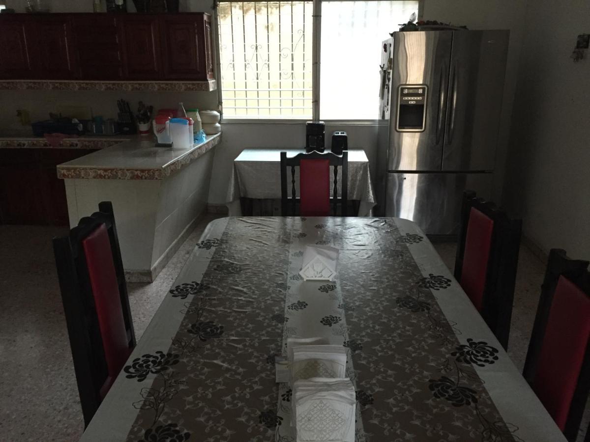Hostal Kin-Beh Vandrarhem Valladolid  Exteriör bild